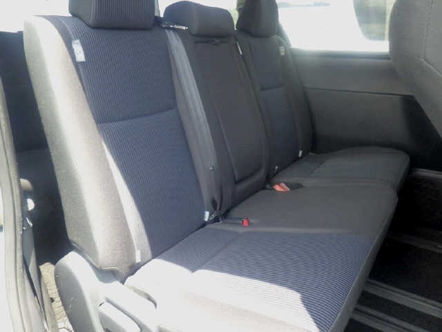 Toyota NOAH 2015 8483112-8
