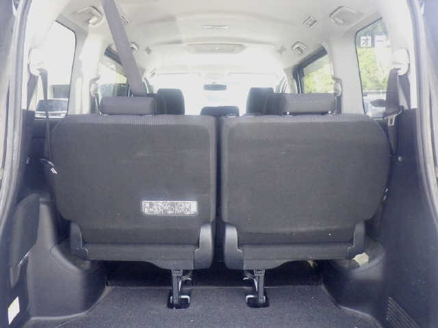 Toyota NOAH 2015 8483112-9