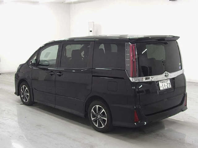 Toyota NOAH 2020 8483113-1