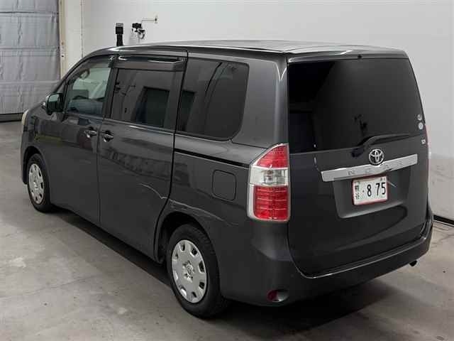 Toyota NOAH 2009 8483121-1