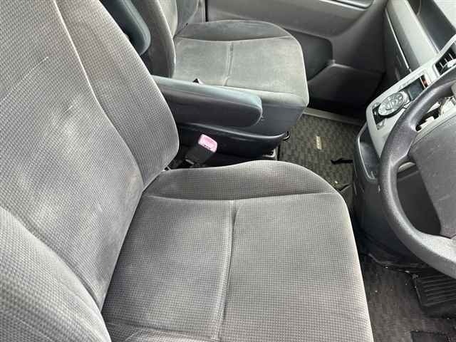Toyota NOAH 2009 8483121-7