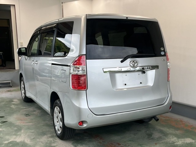 Toyota NOAH 2007 8483122-1