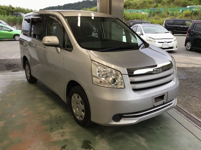 Toyota NOAH 2007 8483122-3