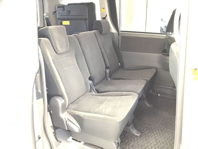 Toyota NOAH 2007 8483122-6