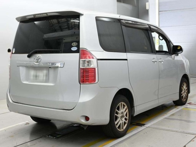 Toyota NOAH 2008 8483170-1