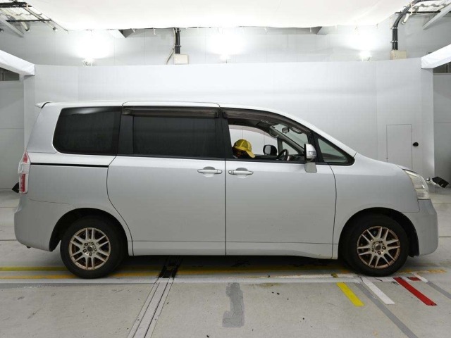 Toyota NOAH 2008 8483170-3