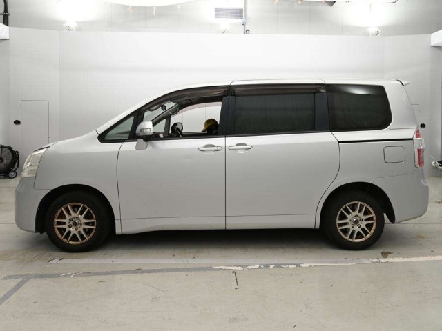 Toyota NOAH 2008 8483170-4