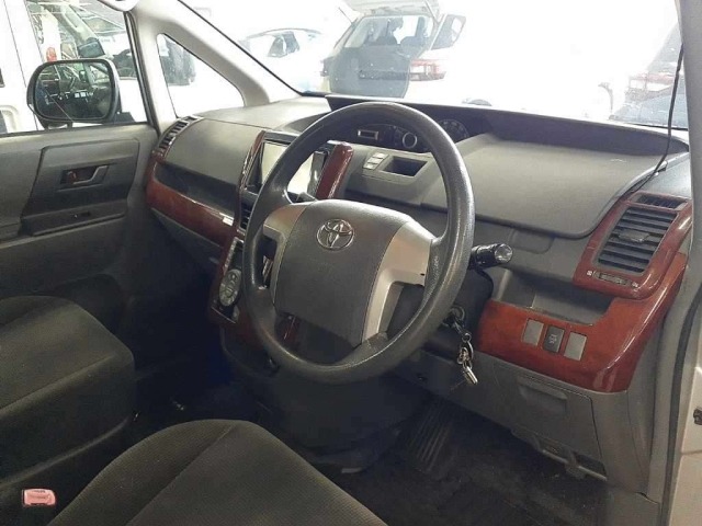 Toyota NOAH 2008 8483170-9