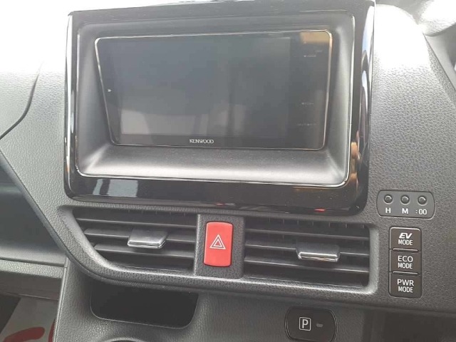 Toyota NOAH 2015 8483171-12