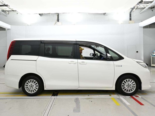 Toyota NOAH 2015 8483171-3