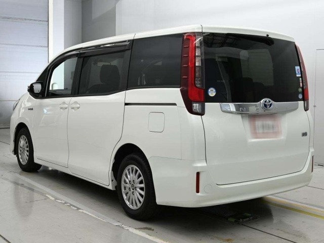 Toyota NOAH 2015 8483171-6