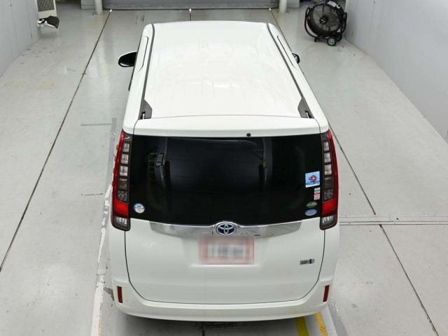 Toyota NOAH 2015 8483171-8
