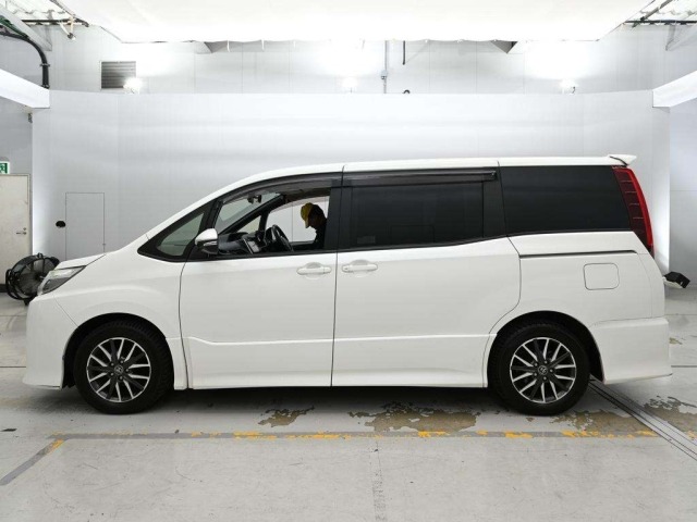 Toyota NOAH 2014 8483180-4