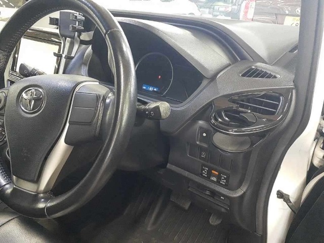 Toyota NOAH 2014 8483180-9