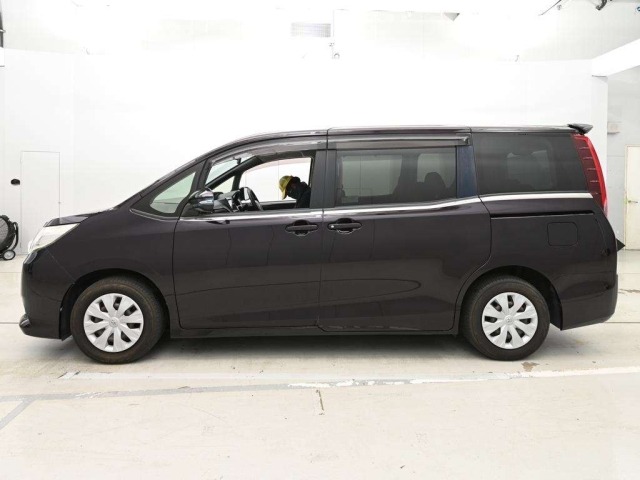 Toyota NOAH 2014 8483182-4