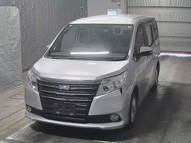 Toyota NOAH 2014 8483183-0