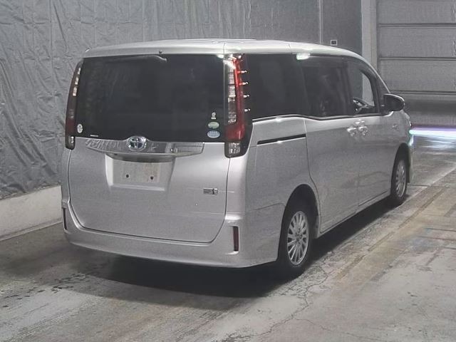 Toyota NOAH 2014 8483183-1