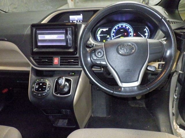 Toyota NOAH 2014 8483183-4