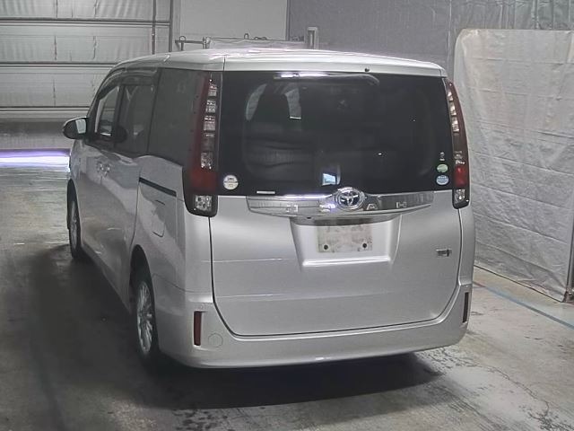 Toyota NOAH 2014 8483183-8