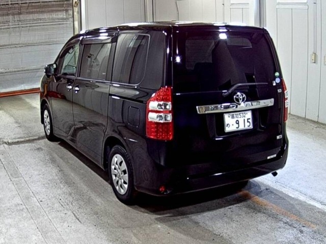 Toyota NOAH 2013 8483189-1