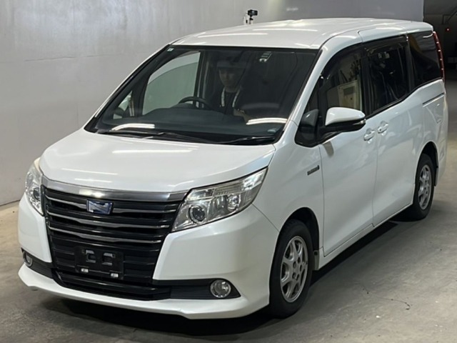Toyota NOAH 2014 8483197-0
