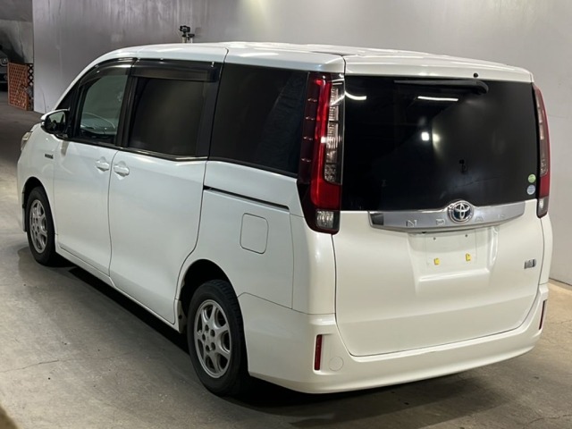 Toyota NOAH 2014 8483197-1