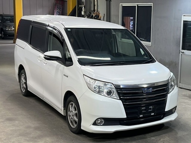 Toyota NOAH 2014 8483197-4