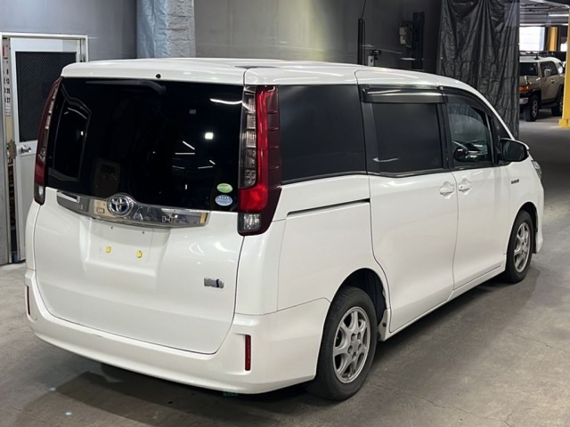 Toyota NOAH 2014 8483197-5