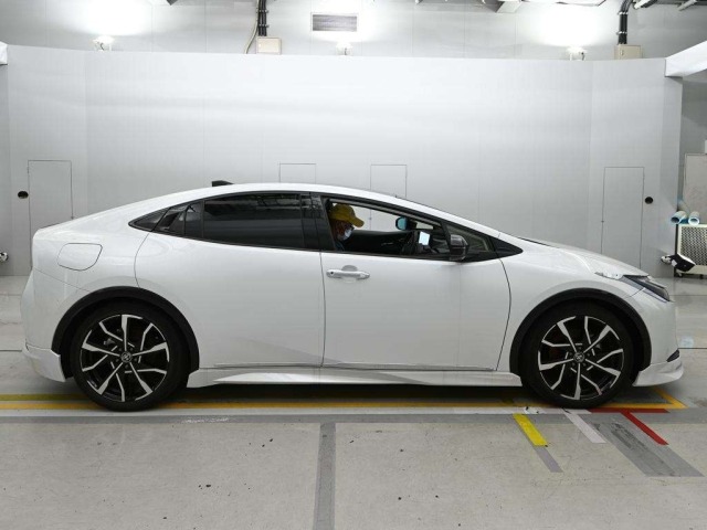 Toyota PRIUS PHV 2023 8481050-3