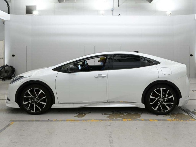 Toyota PRIUS PHV 2023 8481050-4
