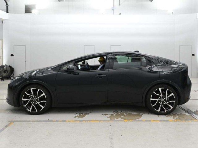 Toyota PRIUS PHV 2023 8481060-4