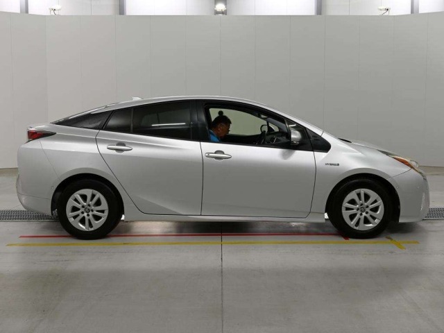 Toyota PRIUS 2016 8480486-3