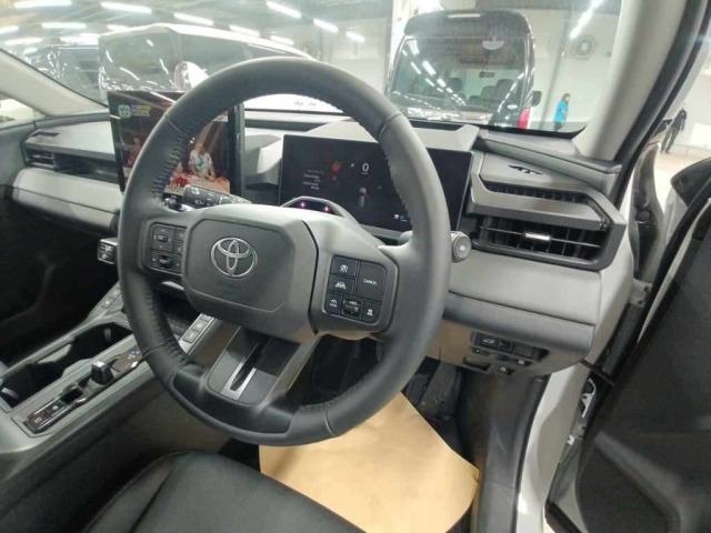 Toyota RAV4 2026 8481068-9