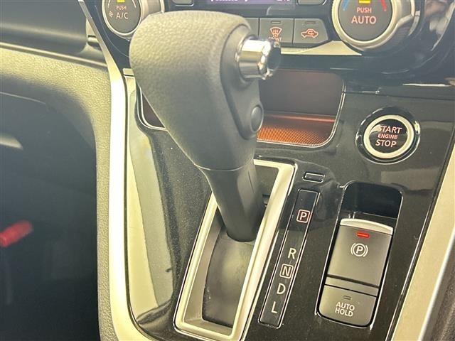 Nissan SERENA 2018 8483741-8