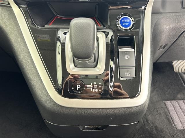 Nissan SERENA 2018 8484382-3