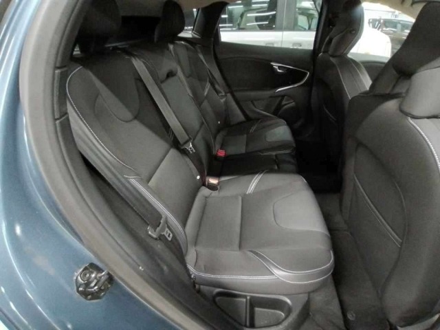 Volvo V40 2013 8490437-12