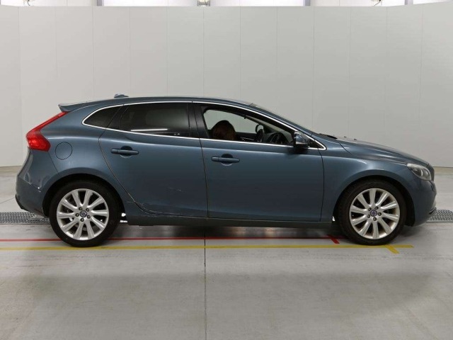 Volvo V40 2013 8490437-3