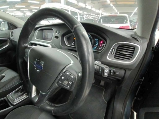 Volvo V40 2013 8490437-9