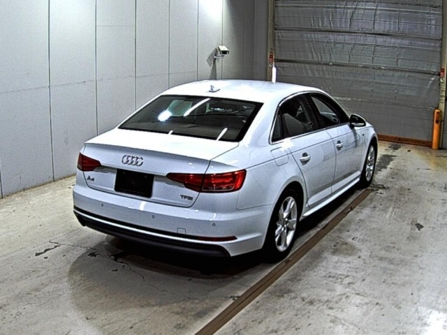 Audi A4 2017 8506484-5