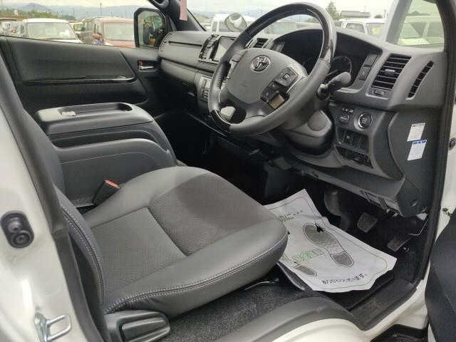 Toyota HIACE VAN 2025 8506390-3