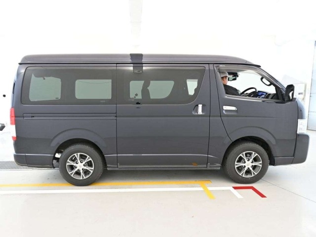Toyota HIACE VAN 2022 8506434-3