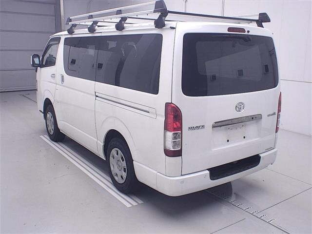Toyota HIACE VAN 2022 8506854-1