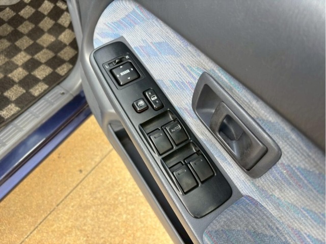 Toyota HILUX 2000 8498877-17