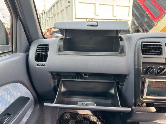 Toyota HILUX 2000 8498877-6