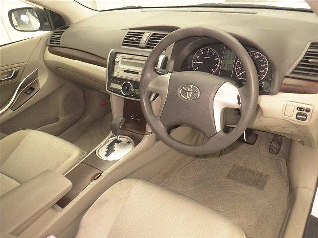 Toyota PREMIO 2011 8509891-3