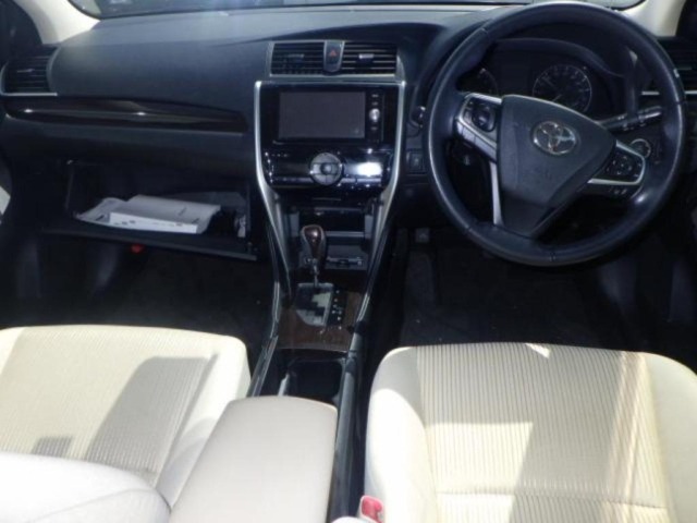 Toyota PREMIO 2018 8509892-3