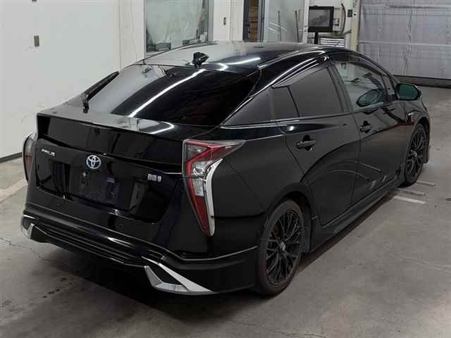 Toyota PRIUS 2017 8508110-5