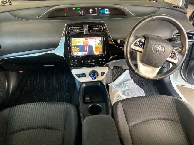Toyota PRIUS 2016 8508296-3