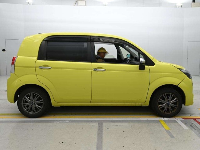 Toyota SPADE 2016 8510092-3