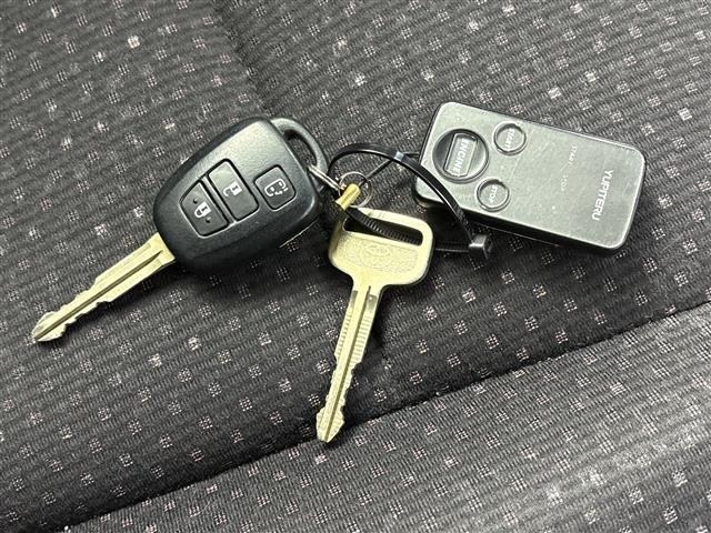 Toyota SPADE 2013 8510199-11